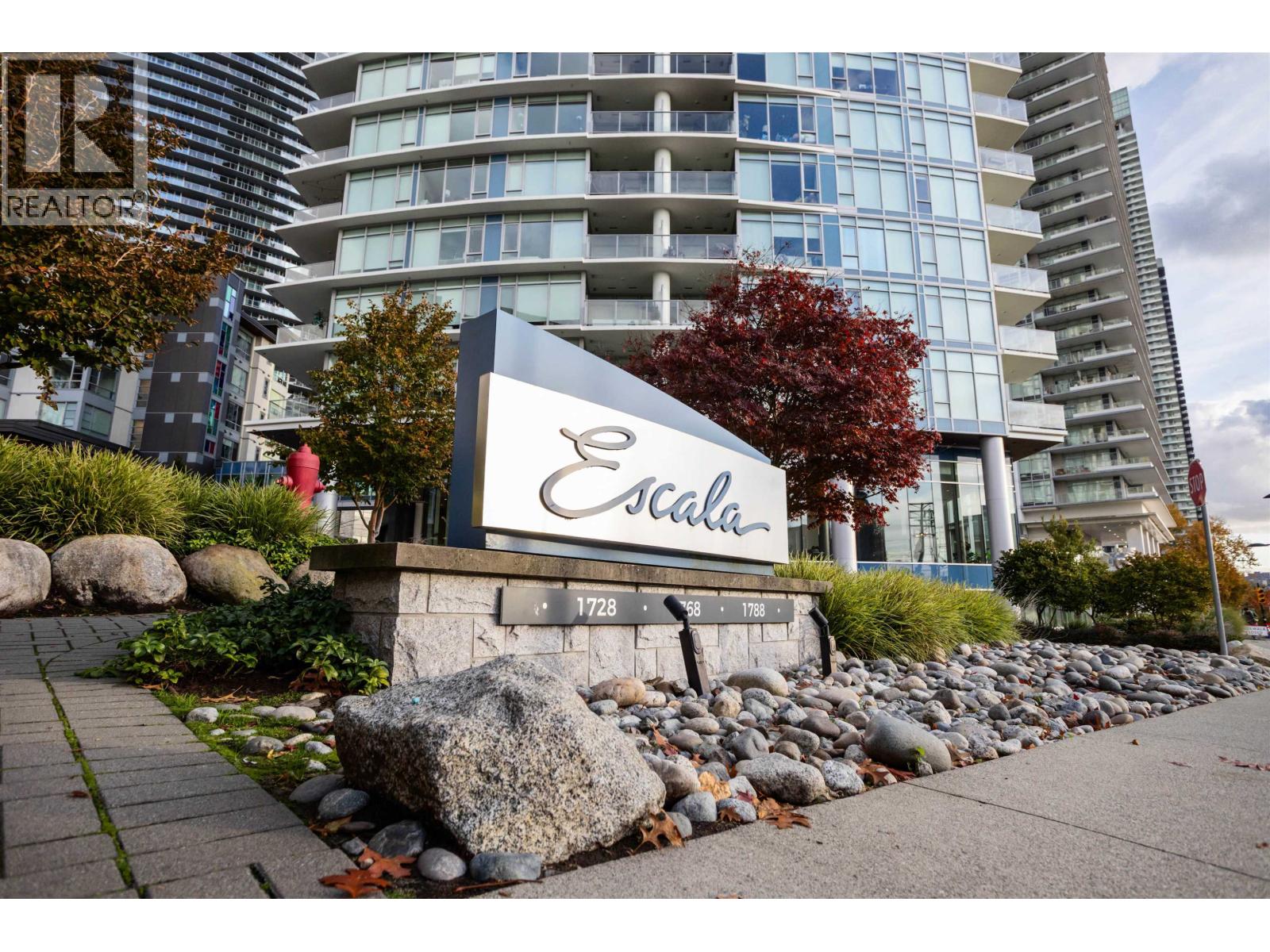 2402 1788 GILMORE AVENUE