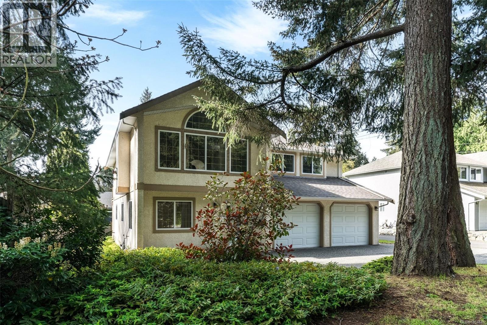 5272 Cordova Bay Rd