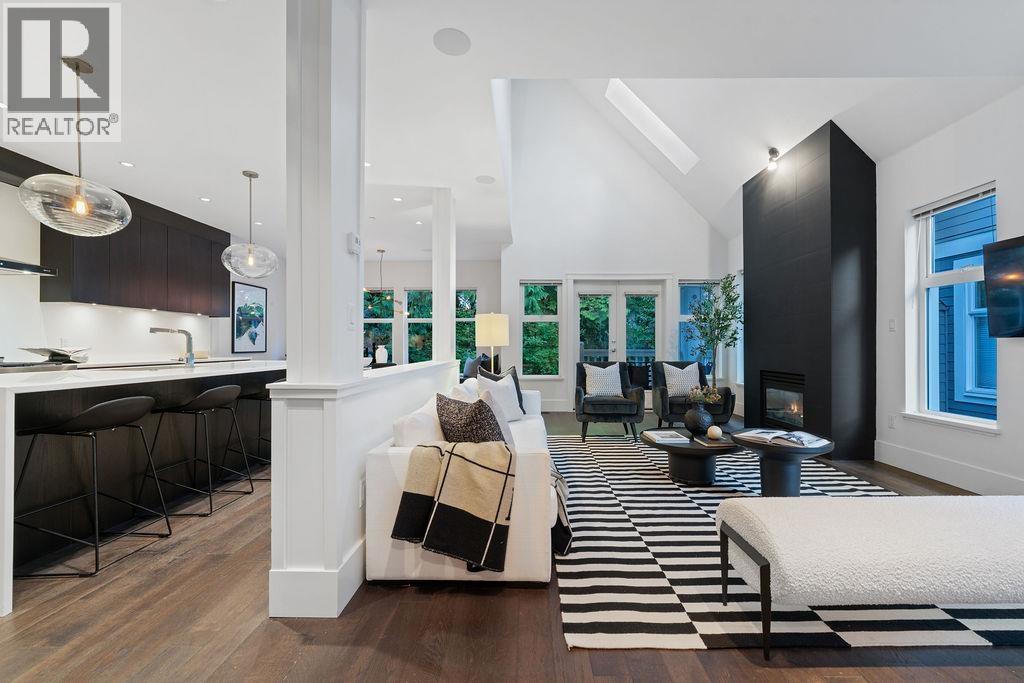 3761 EDGEMONT BOULEVARD