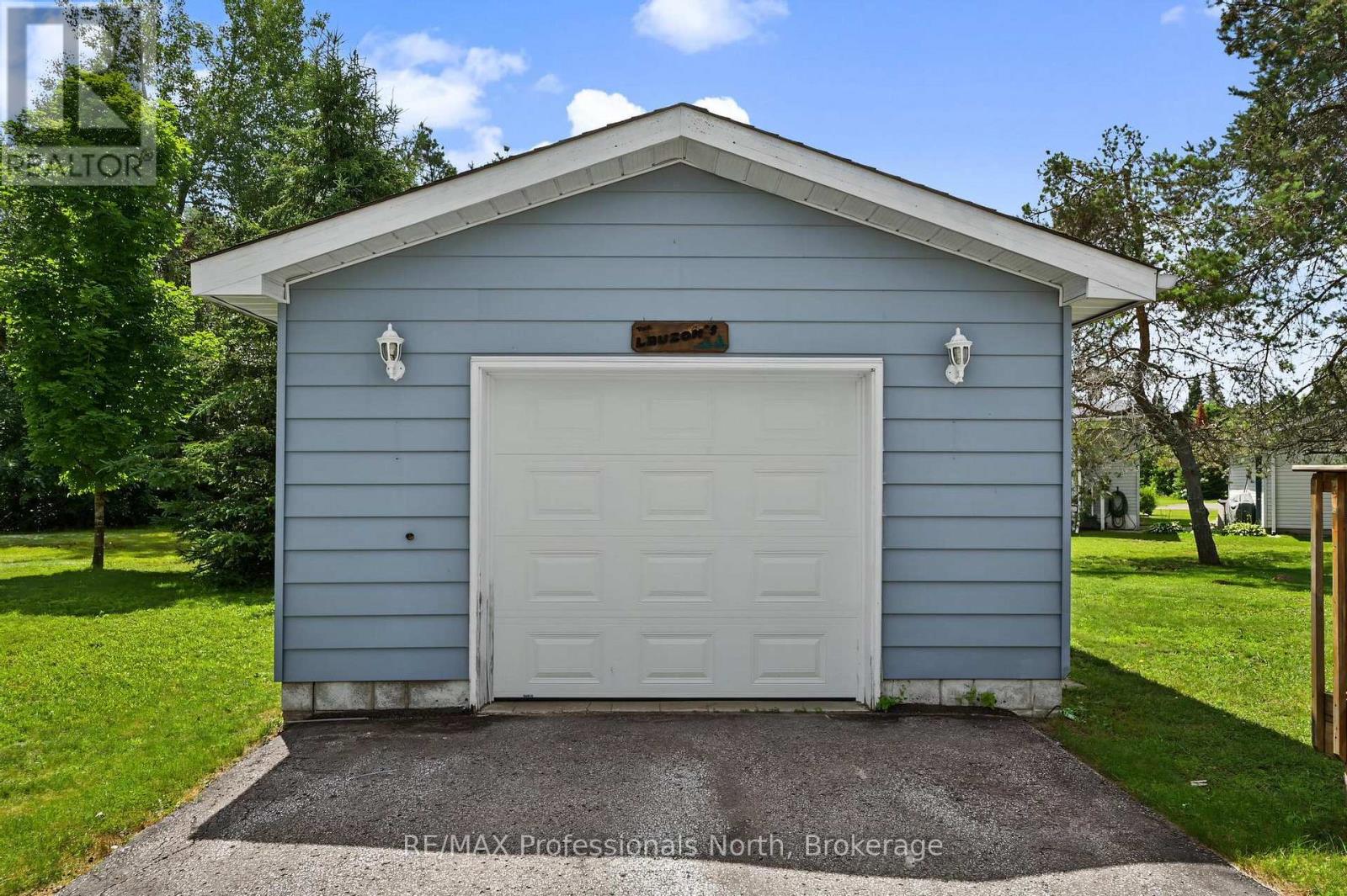 1084 SEVENTH LANE