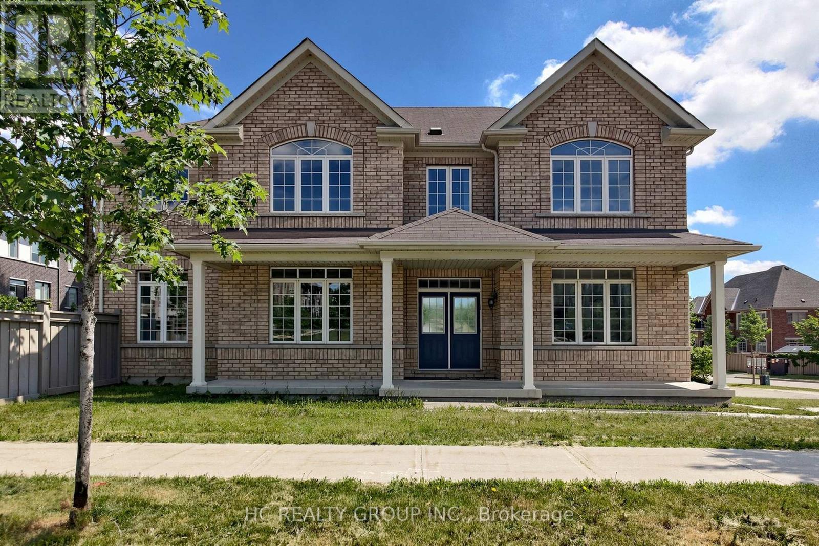 2 APPLE GROVE COURT