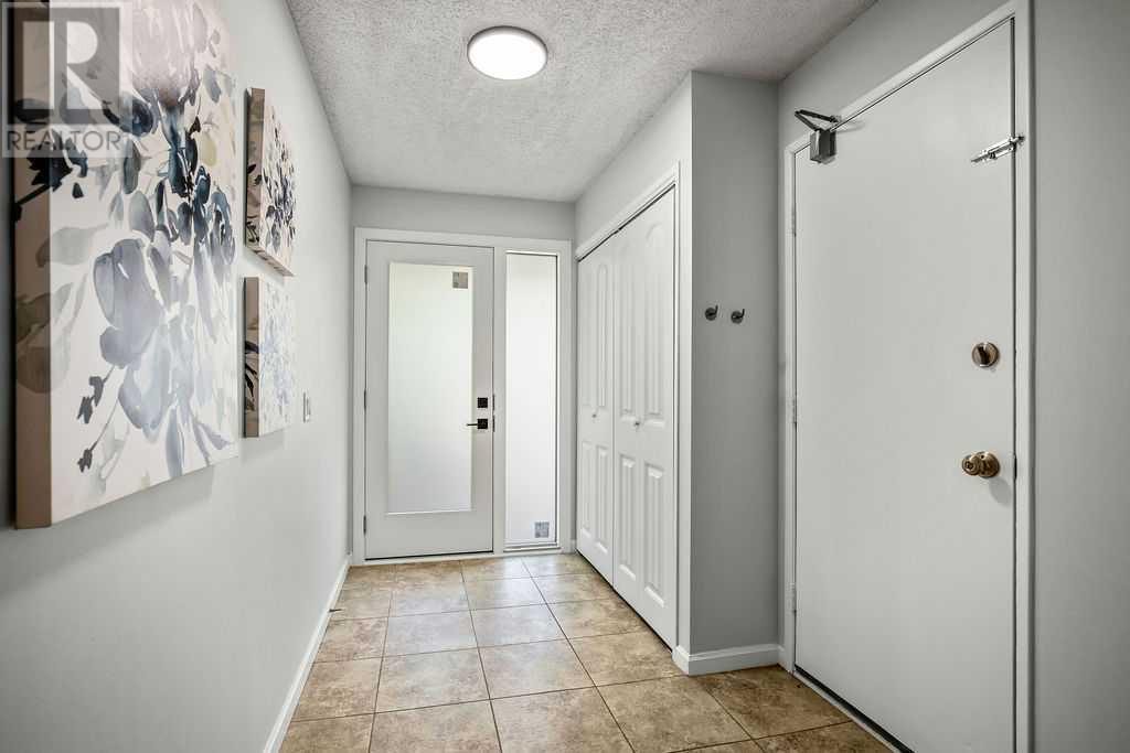 6 Coachway Green SW