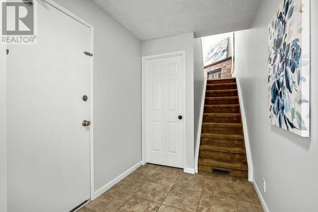 6 Coachway Green SW