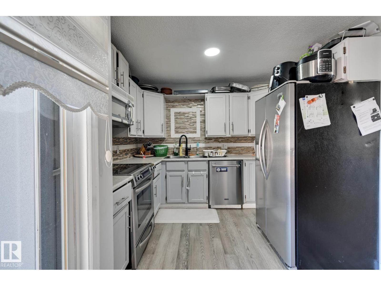 4628 37 AV NW