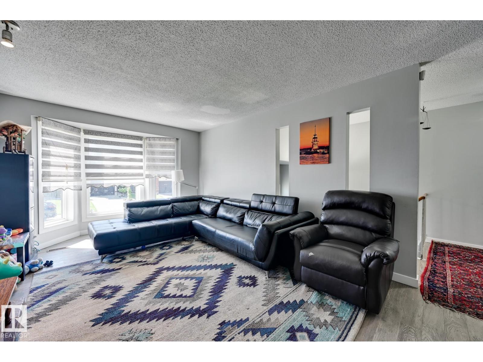 4628 37 AV NW