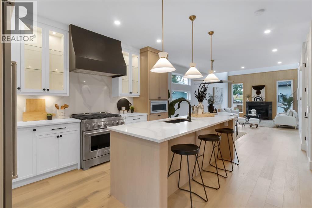 2118 Victoria Crescent NW