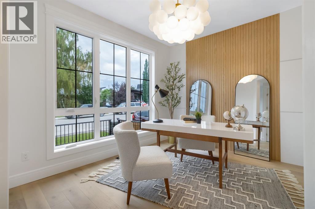 2118 Victoria Crescent NW