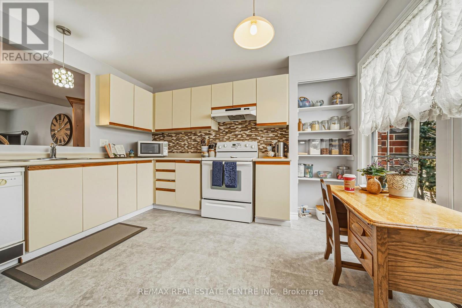 25 - 26 POPLAR DRIVE