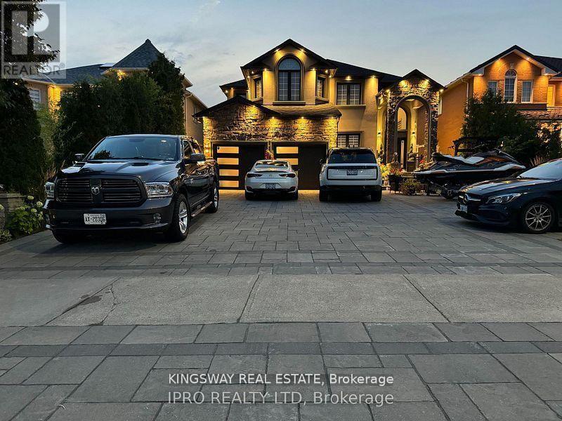 Photo 1 of 37 — 923 BRISTOL ROAD W, Mississauga (East Credit), ON L5V2N9