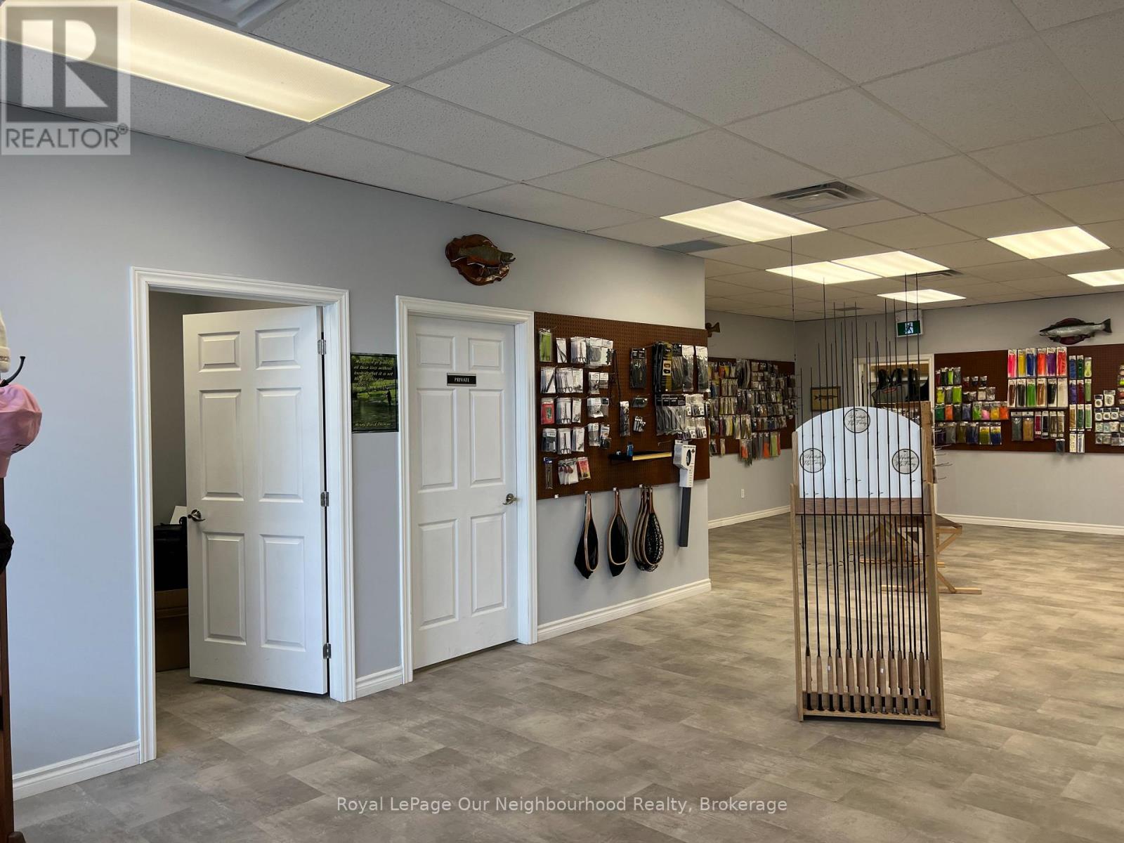 4 - 444 DUNDAS STREET W