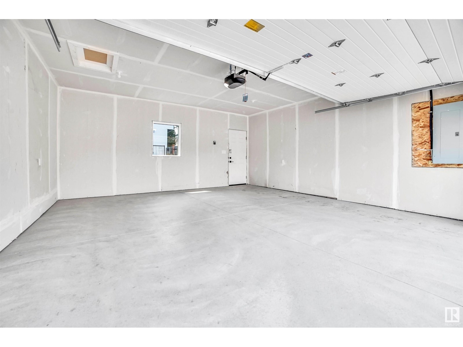 9811 155 ST NW