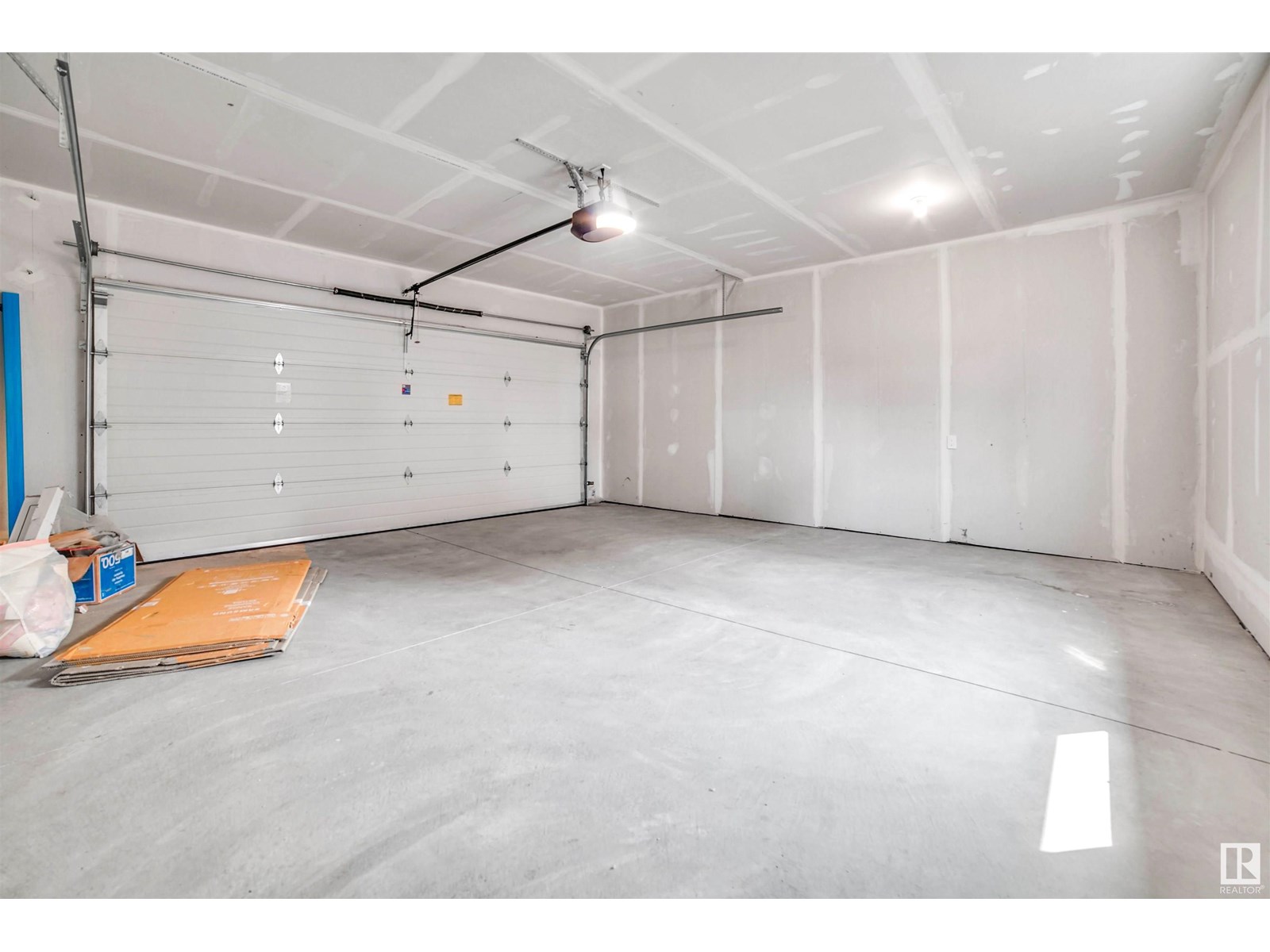 9811 155 ST NW
