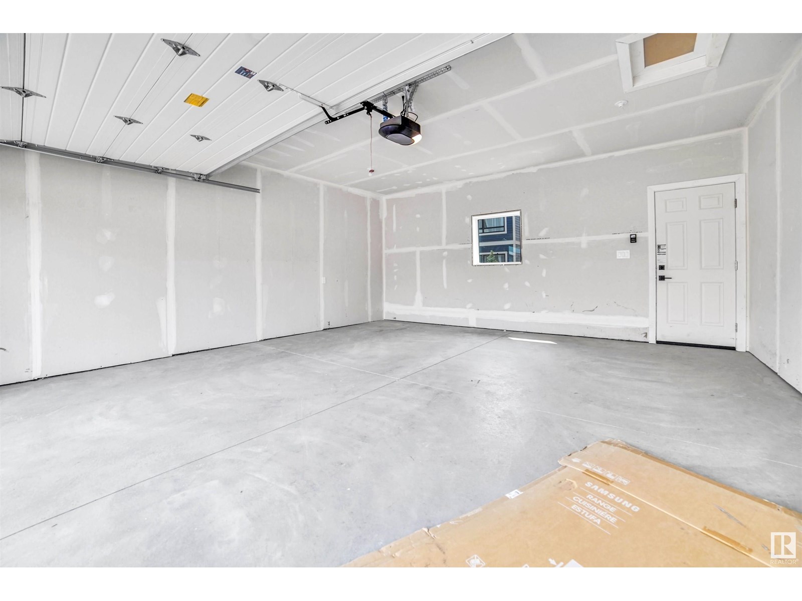 9811 155 ST NW