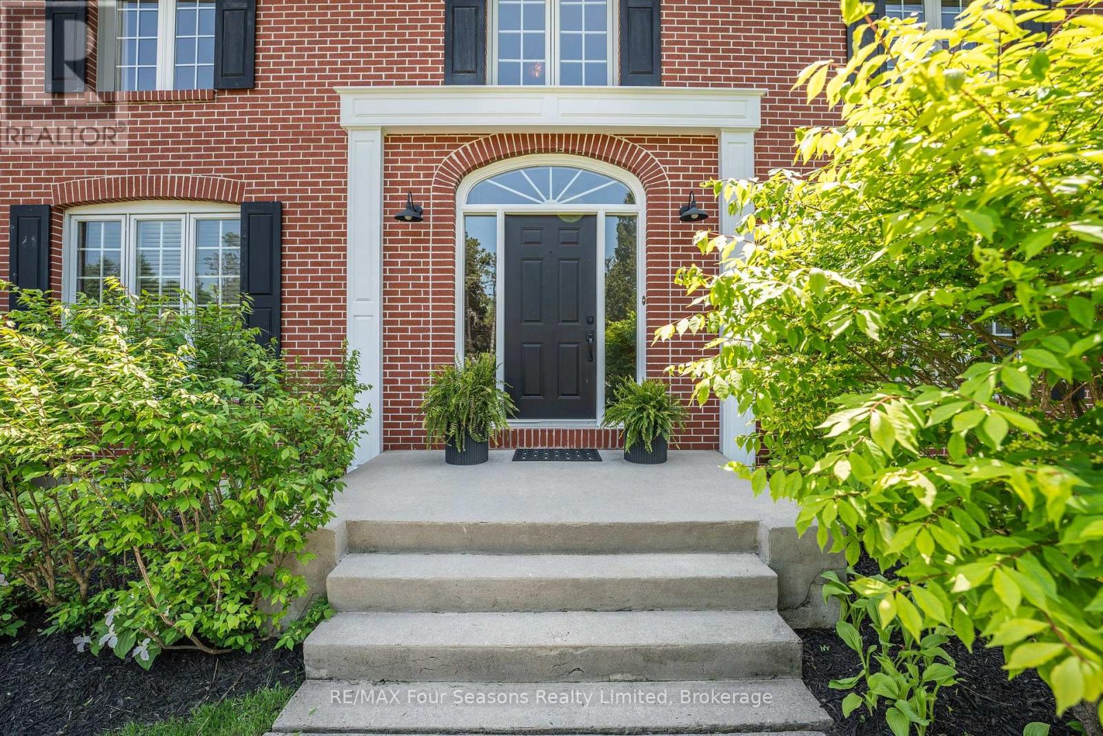 9 JODIES LANE