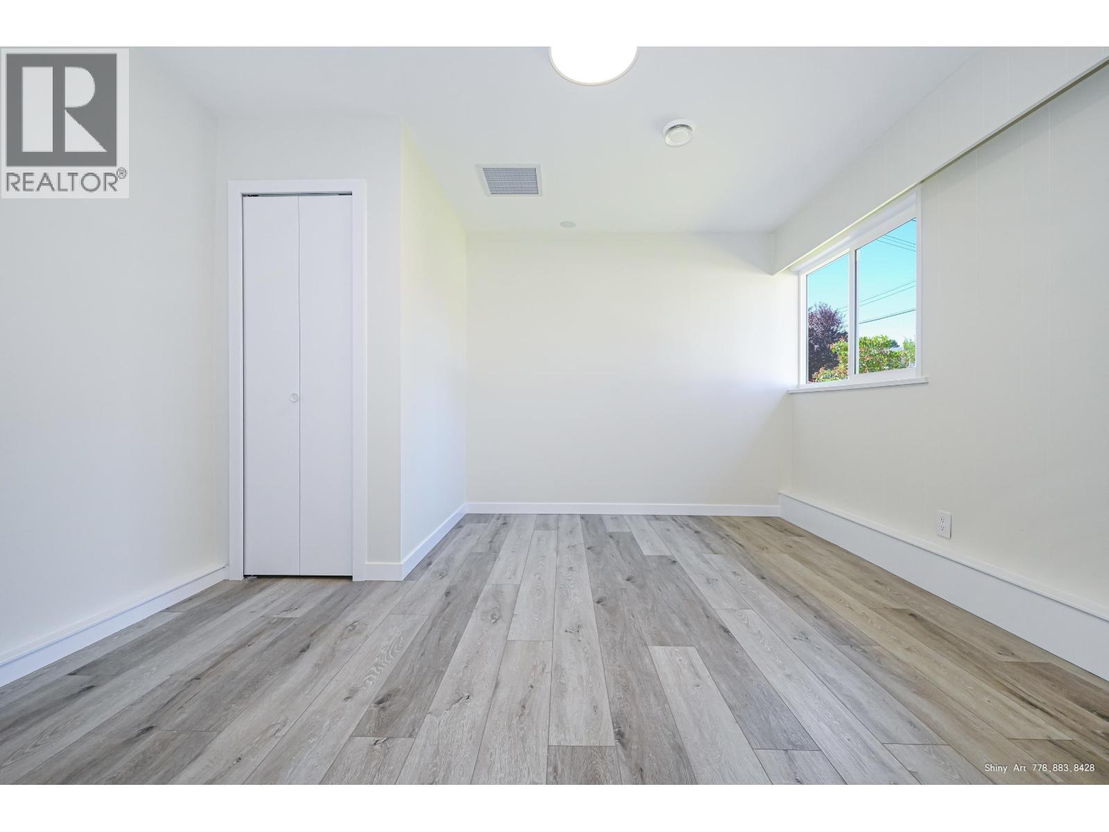 5546 MAPLE CRESCENT