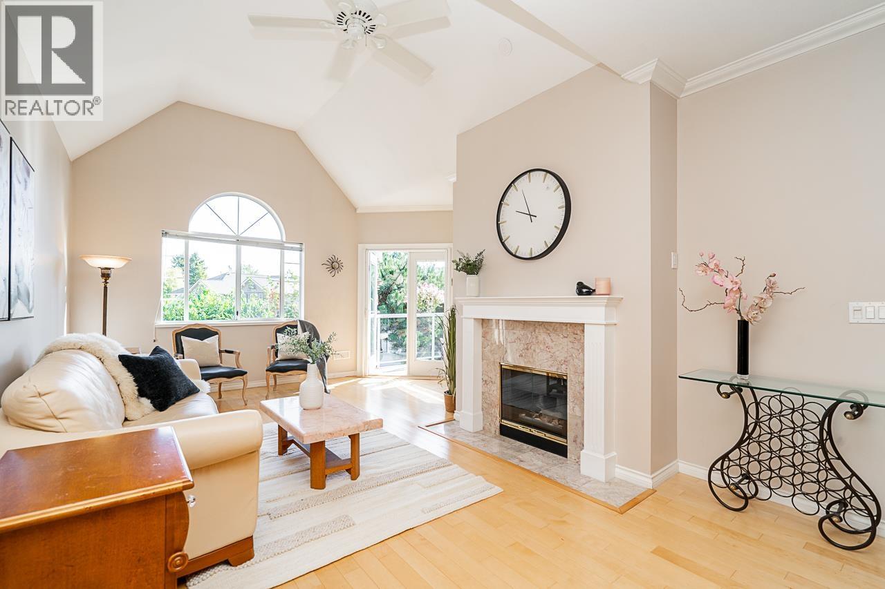 201 25 RICHMOND STREET