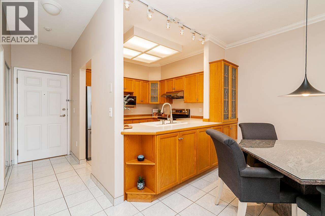 201 25 RICHMOND STREET