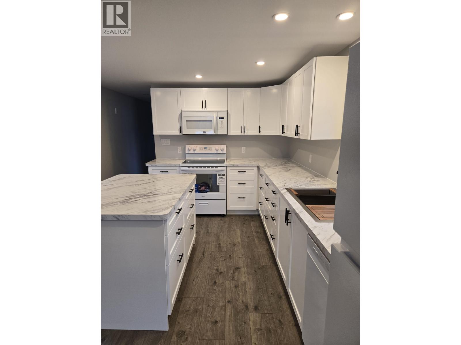 4 654 NORTH FRASER DRIVE