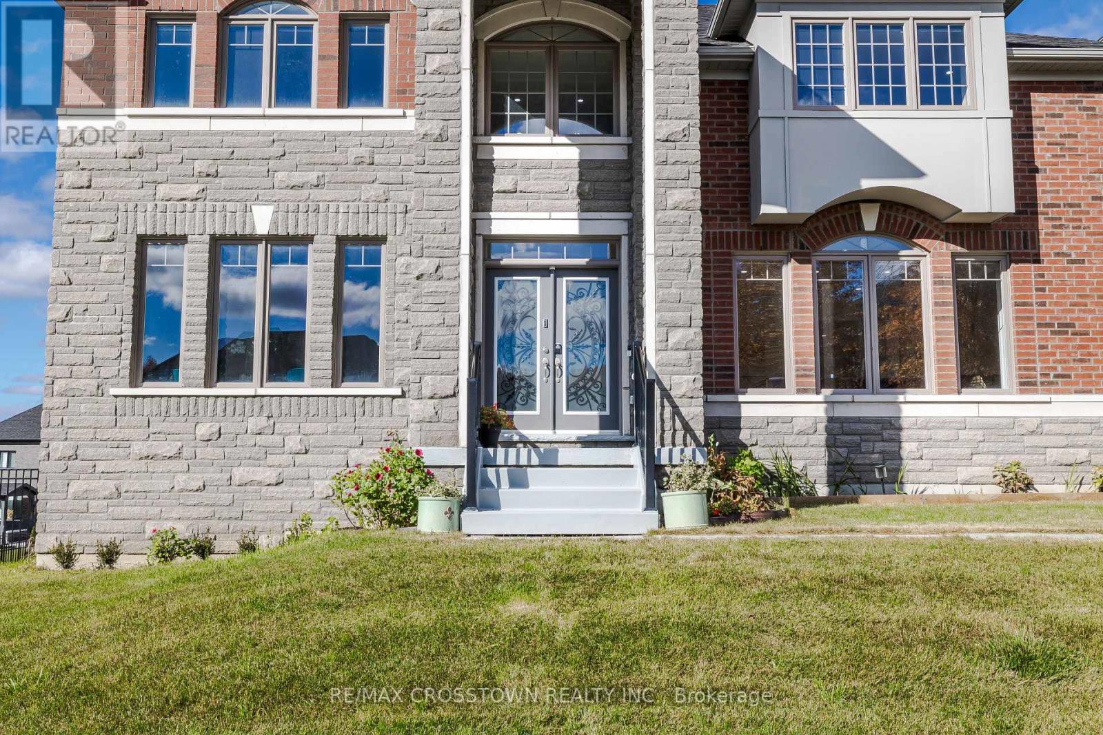 10 STEWART CRESCENT