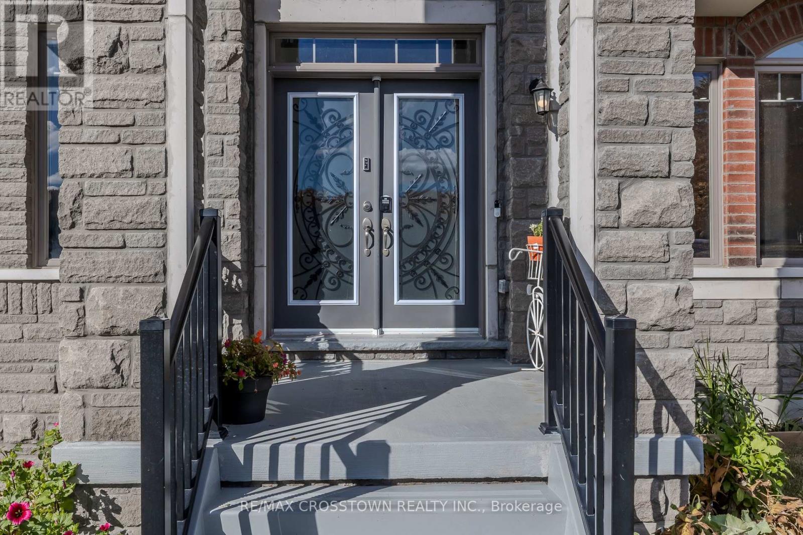 10 STEWART CRESCENT