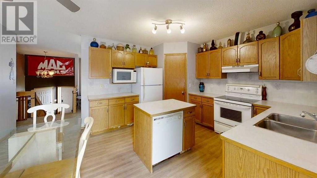 226 Heritage Close W