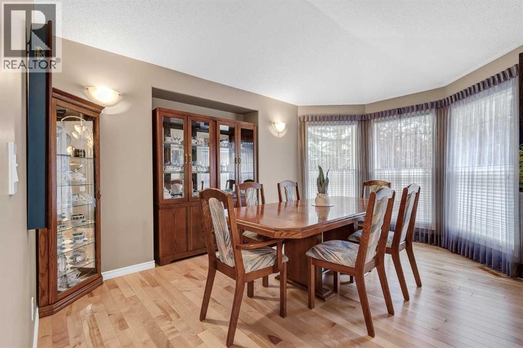 10 Strathlea Grove SW