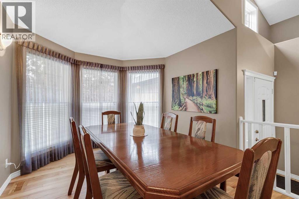 10 Strathlea Grove SW