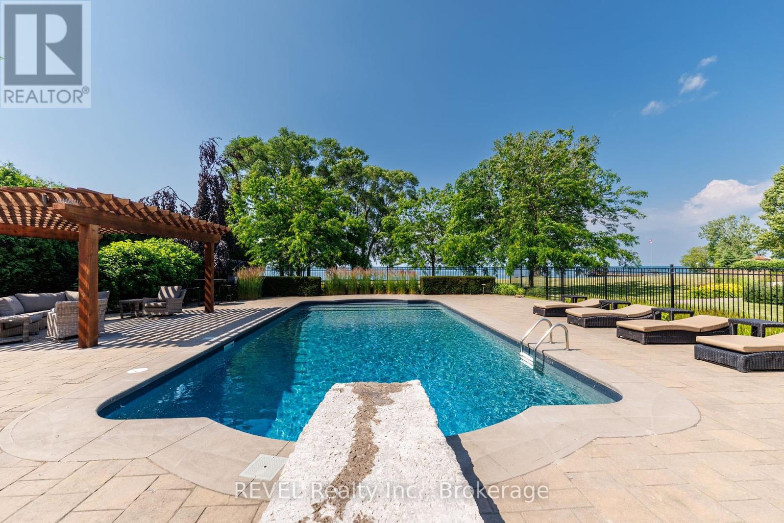 1234 LAKESHORE ROAD N