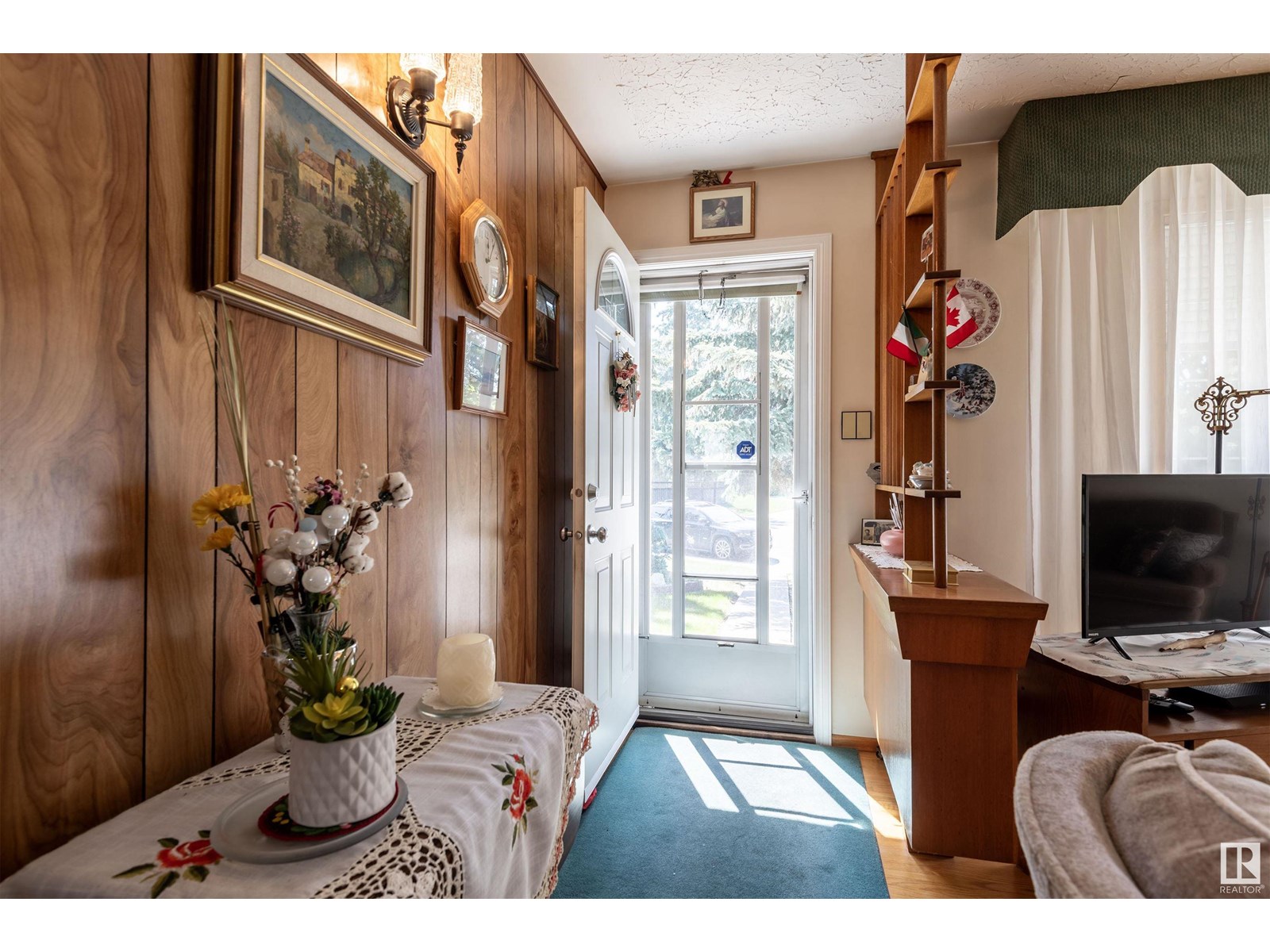 15732 86 AV NW