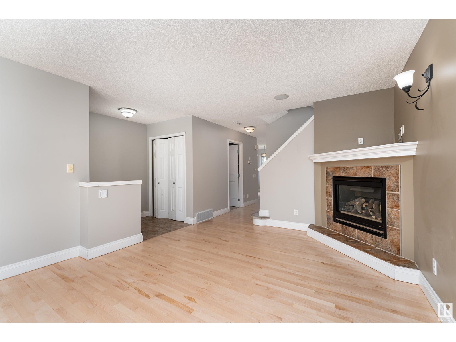 8 BETHEL DR