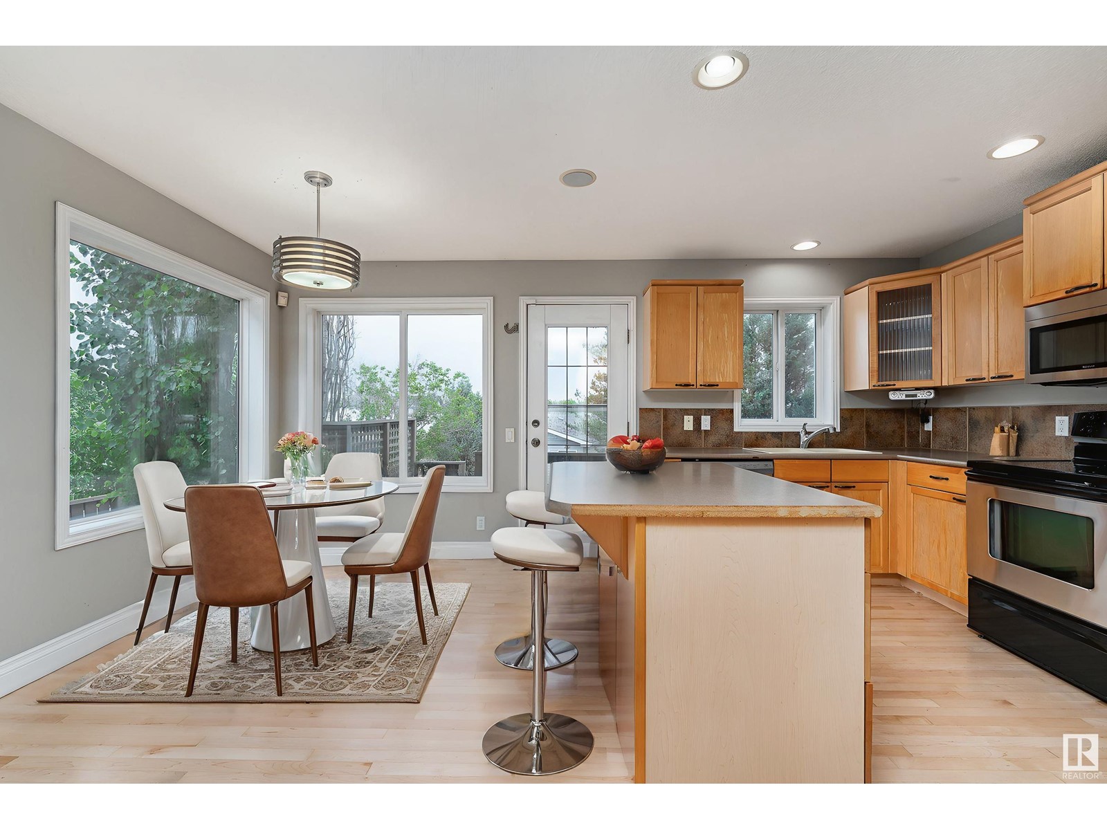 8 BETHEL DR