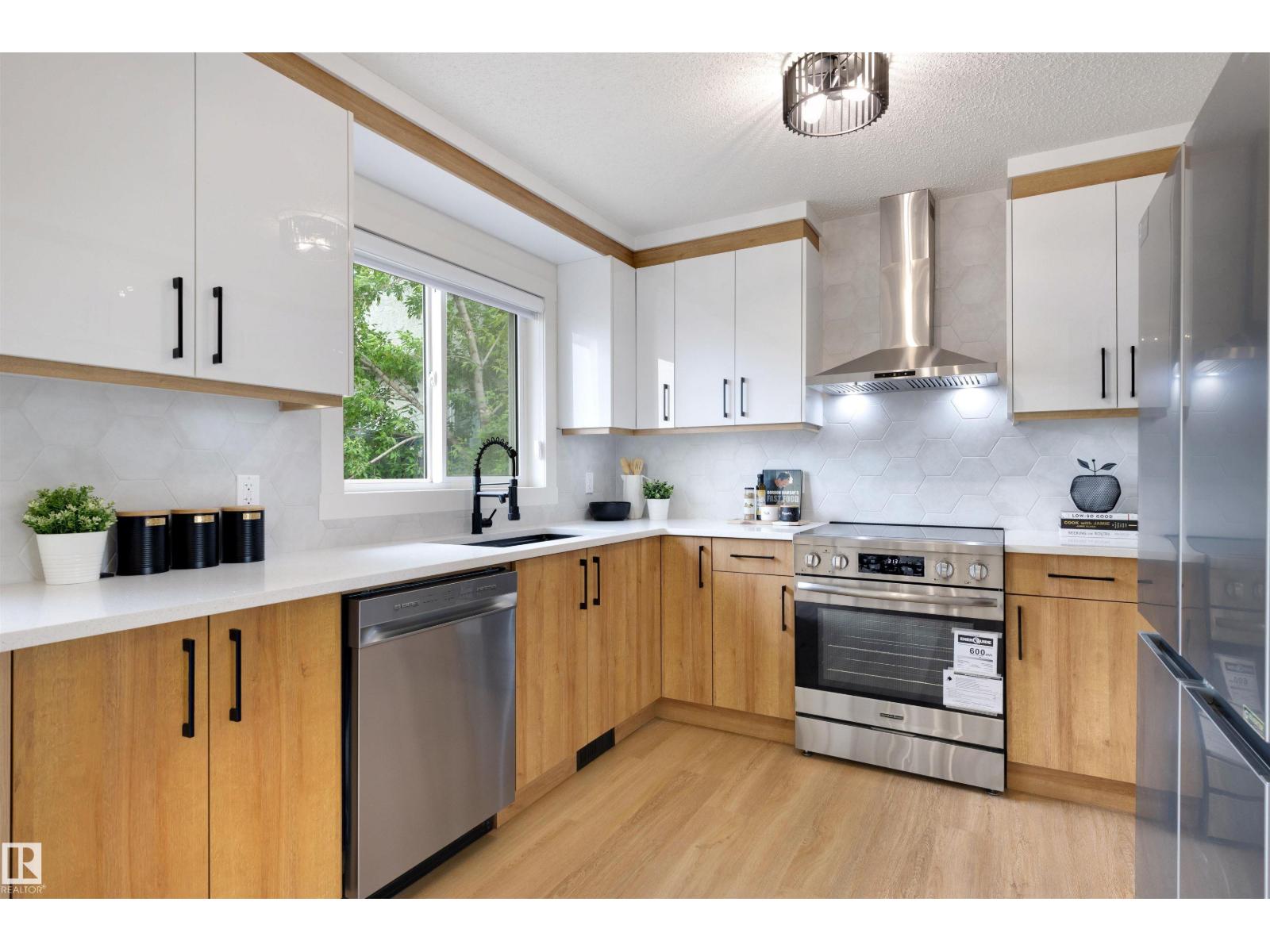 12611 47 ST NW