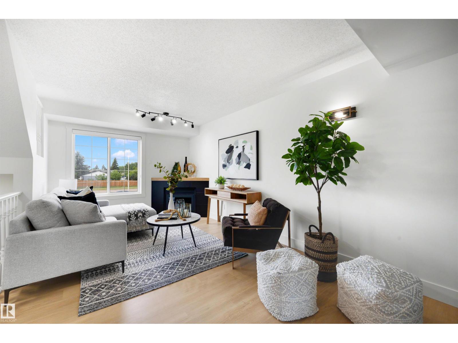 12611 47 ST NW