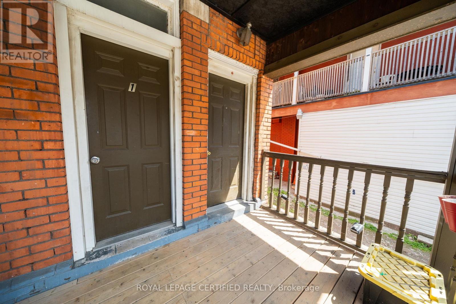 10 FAIRLEIGH AVENUE N