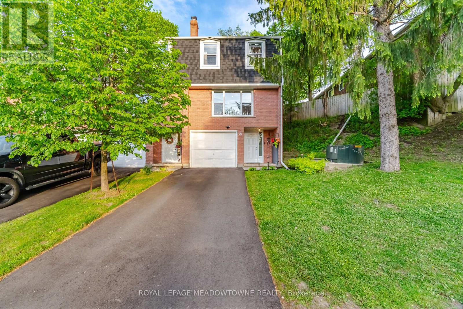 26 - 100 BLUEVALE STREET N
