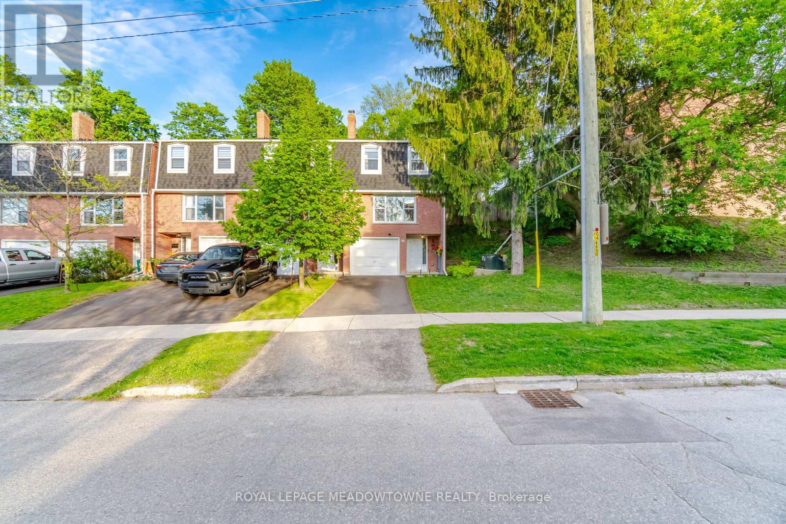 26 - 100 BLUEVALE STREET N