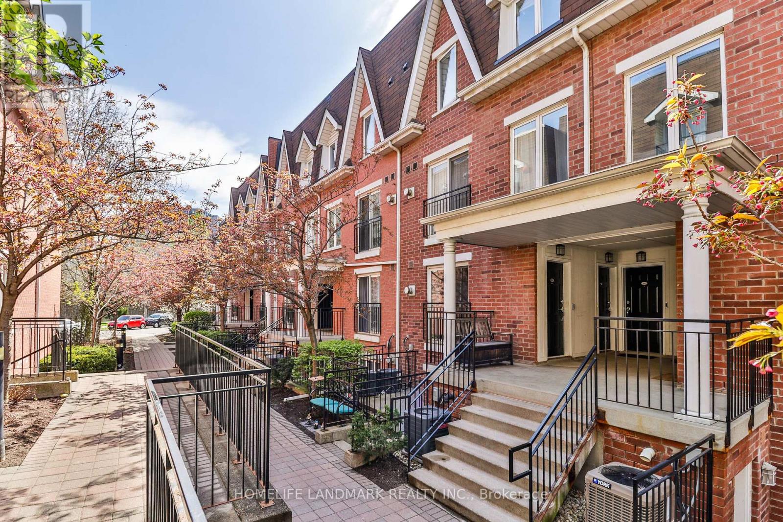 1521 - 26 LAIDLAW STREET