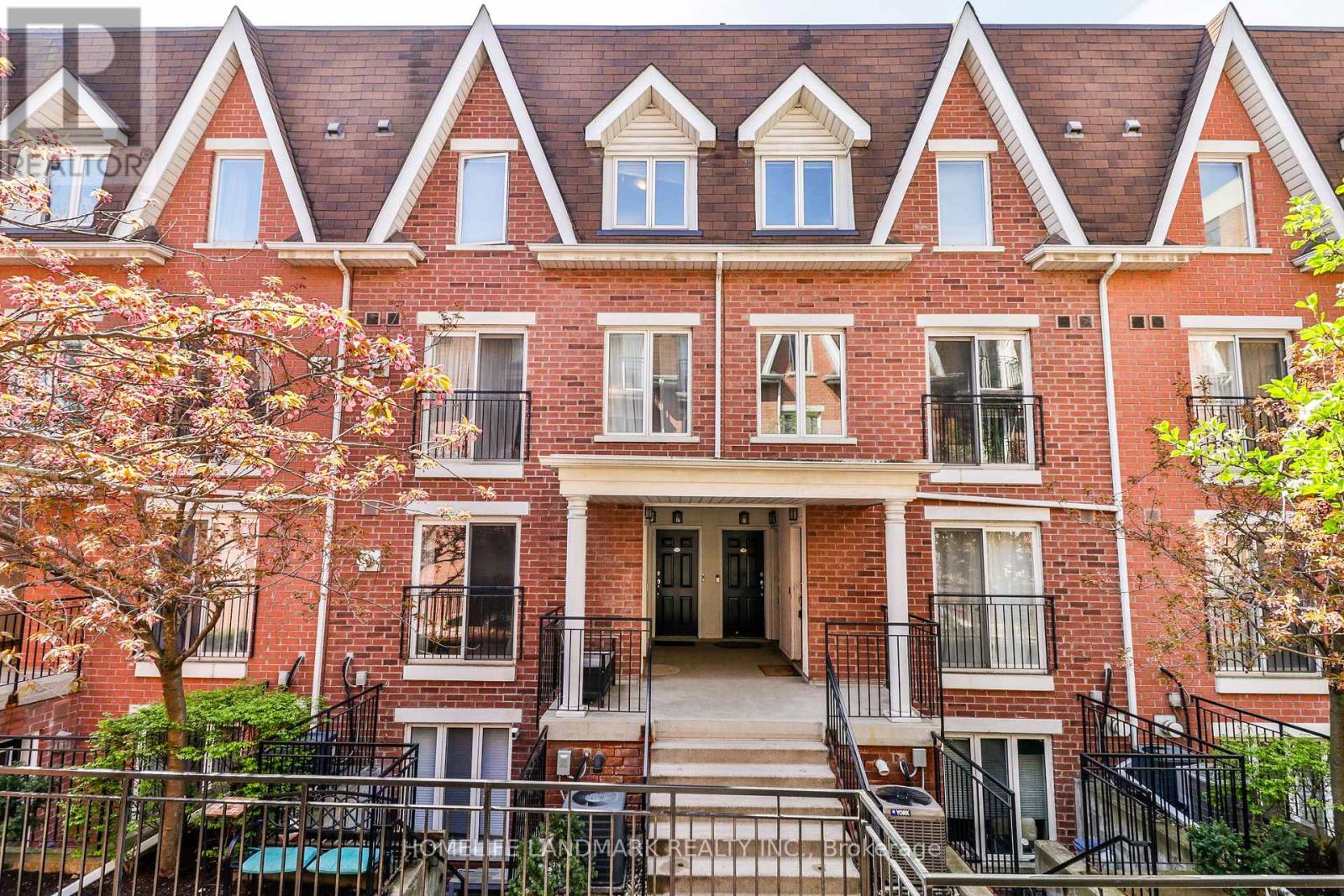 1521 - 26 LAIDLAW STREET
