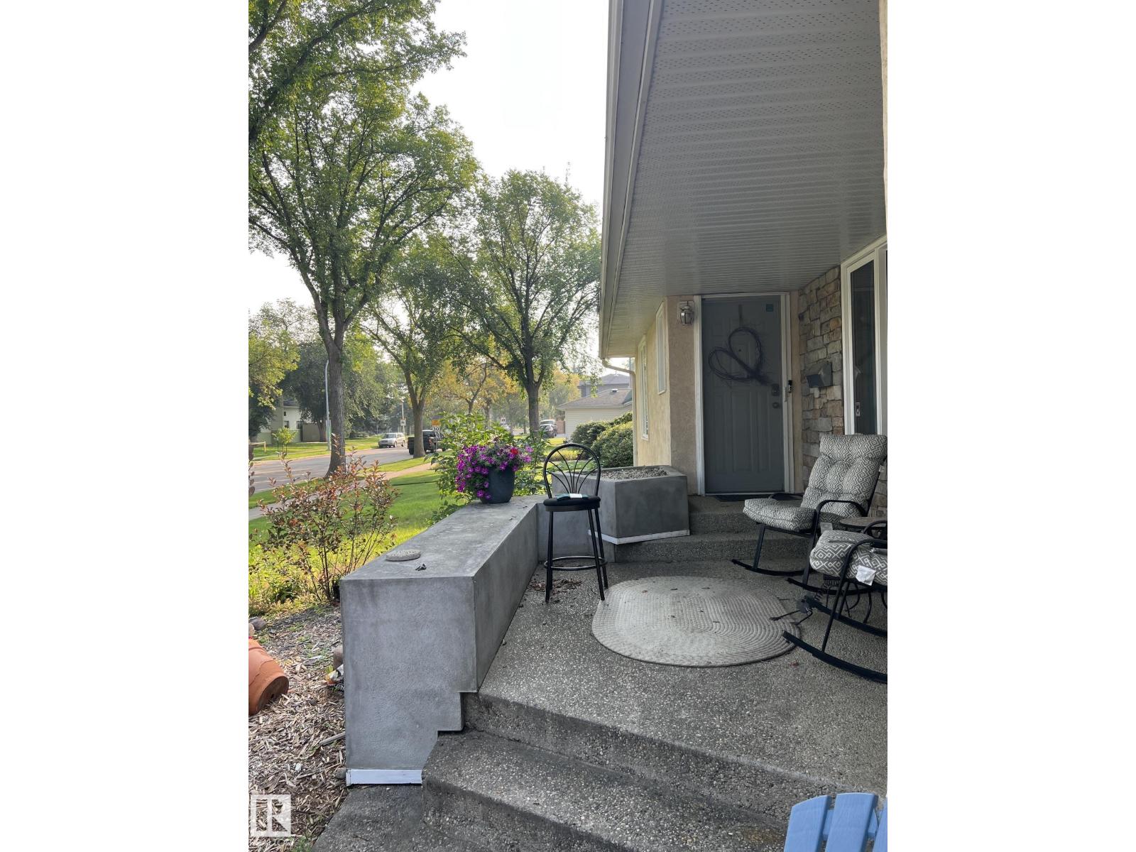 7923 94 AV NW NW