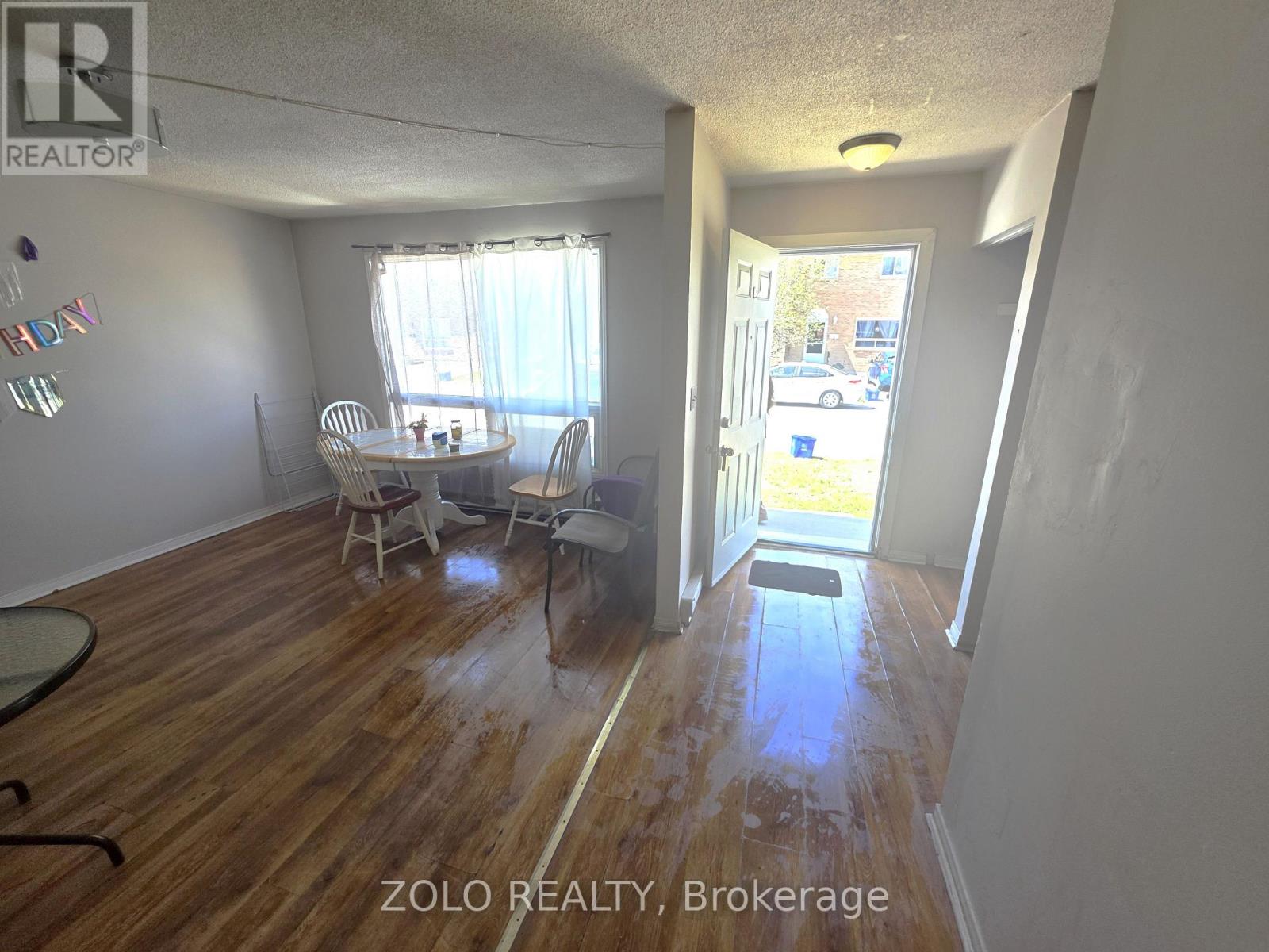 35 - 90 ROSEMUND CRESCENT