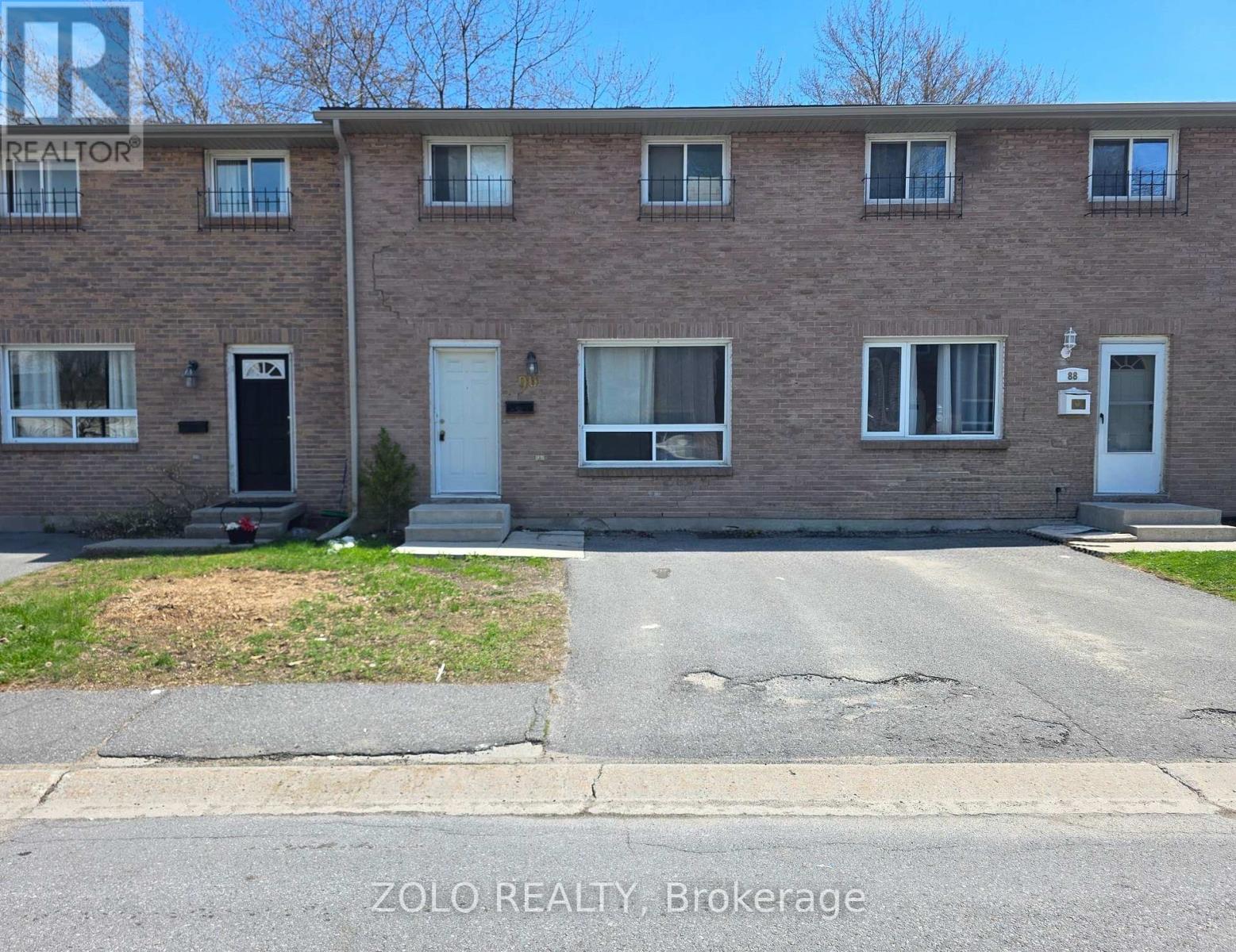 35 - 90 ROSEMUND CRESCENT