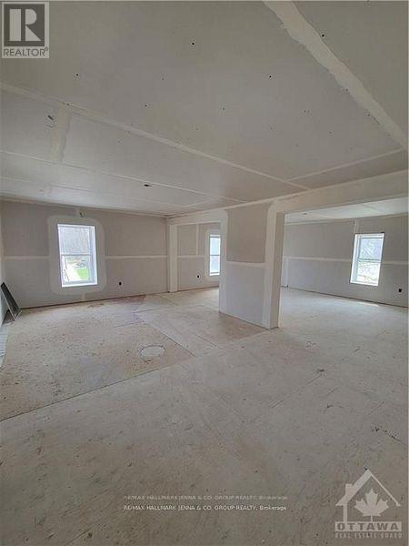 19 LAKE AVENUE W