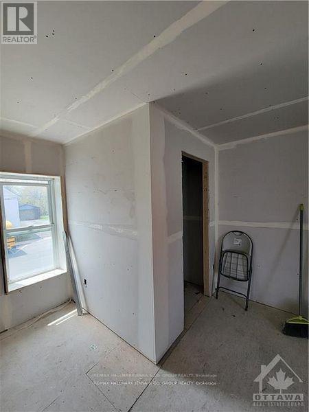 19 LAKE AVENUE W
