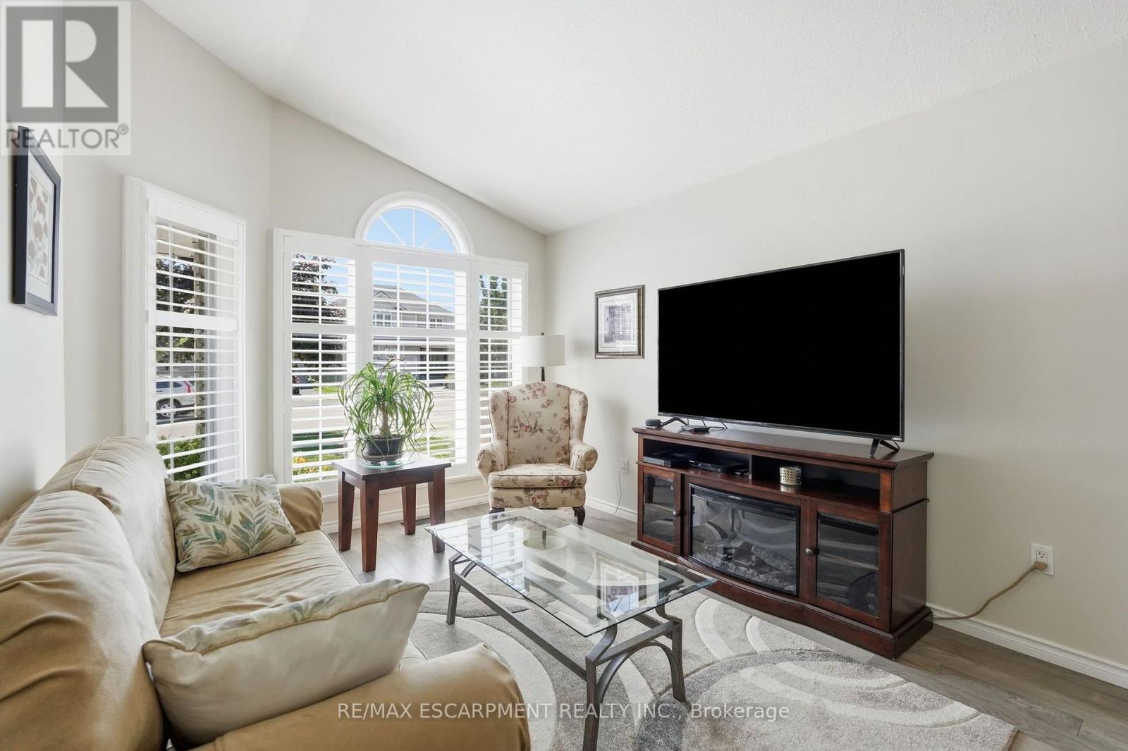 40 MAICH CRESCENT