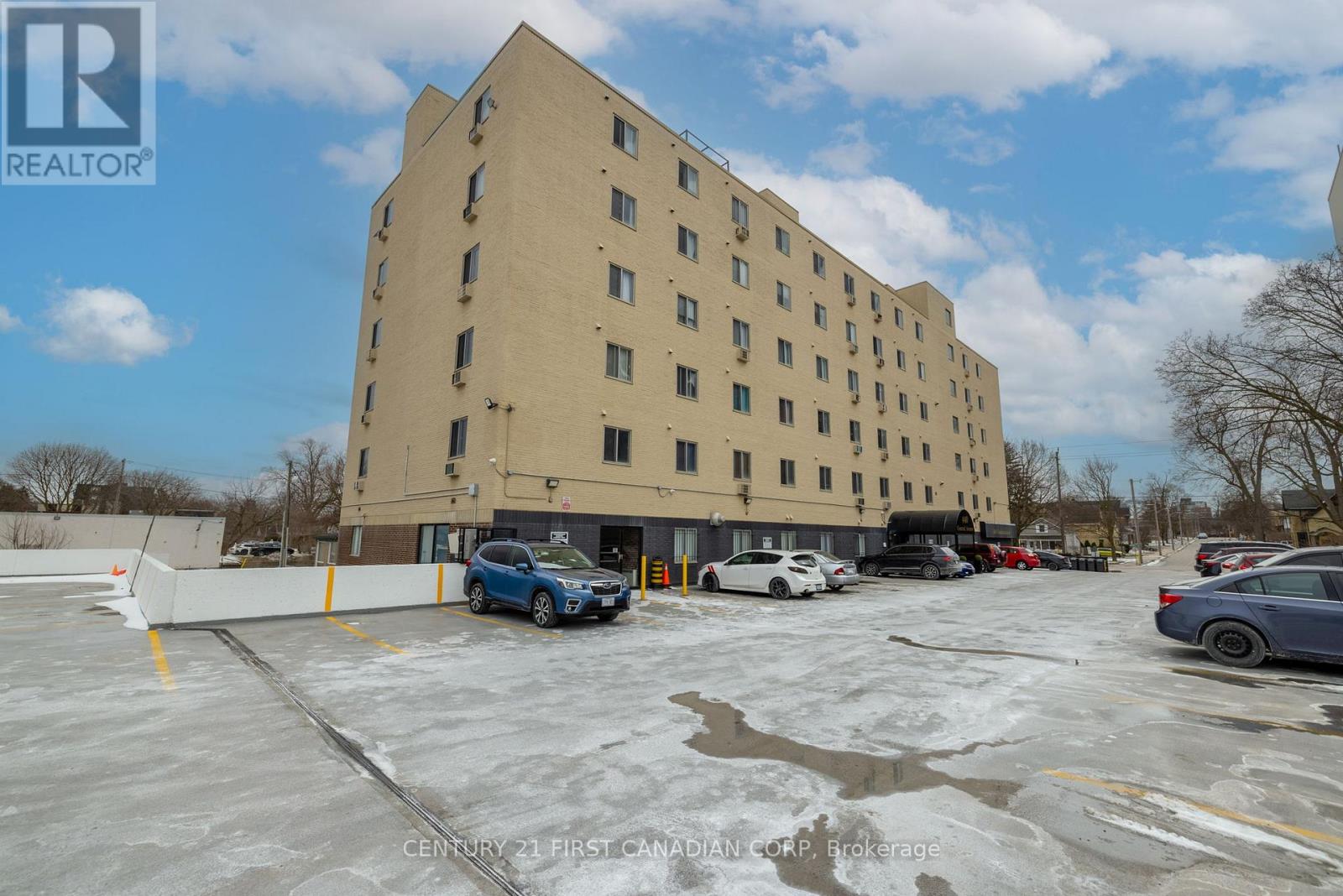 Photo 1 of 50 — 405 - 440 CENTRAL AVENUE Unit 405, London East (East F), ON N6B2E5