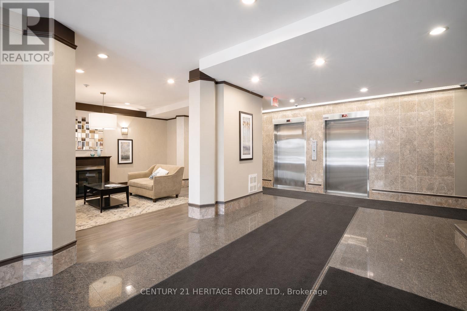 102 - 67 CAROLINE STREET S