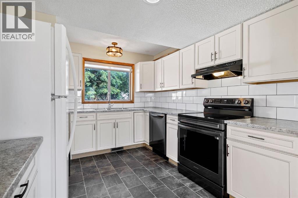 98 Everglade Drive SE
