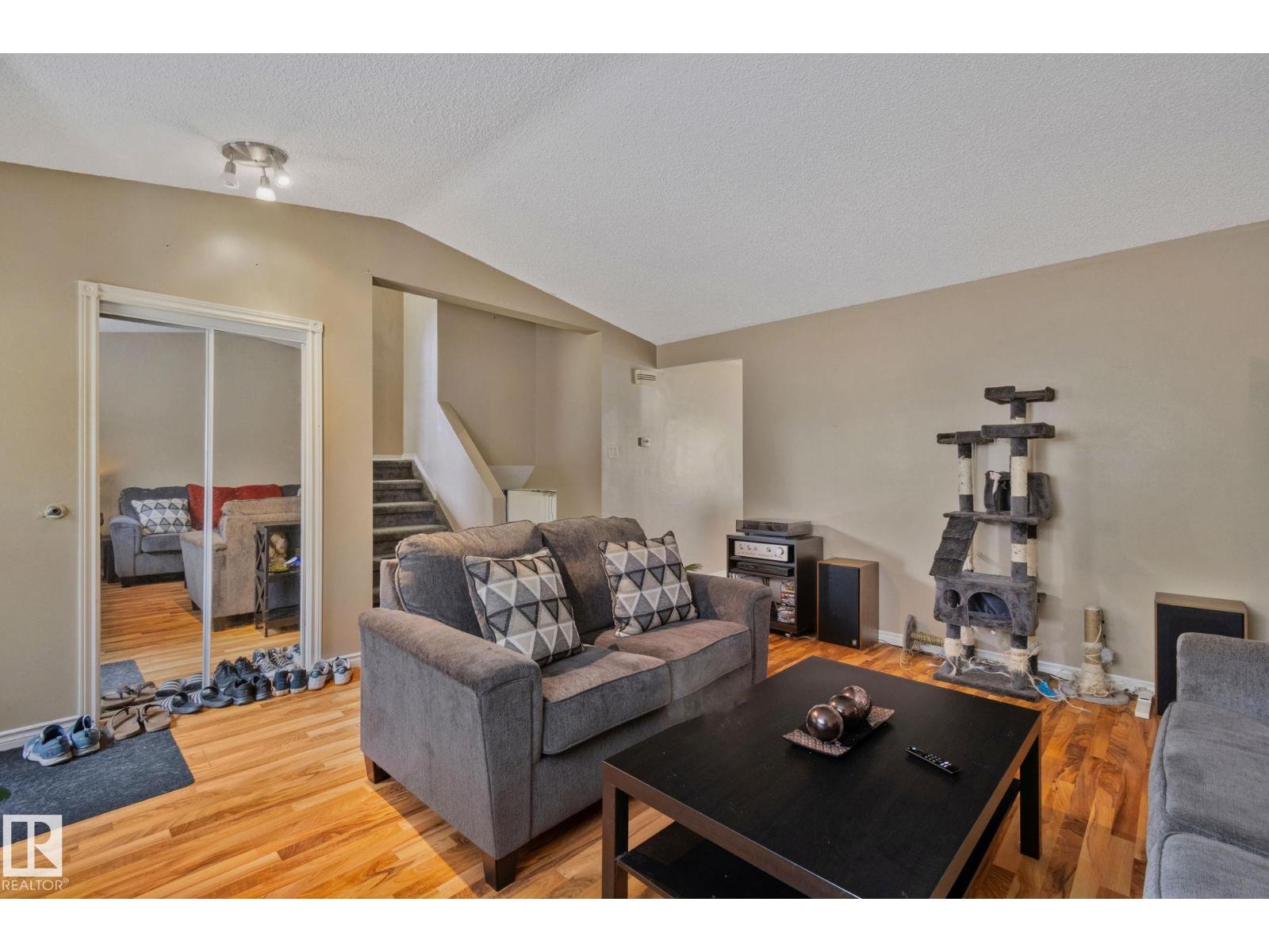 4424 32A AV NW