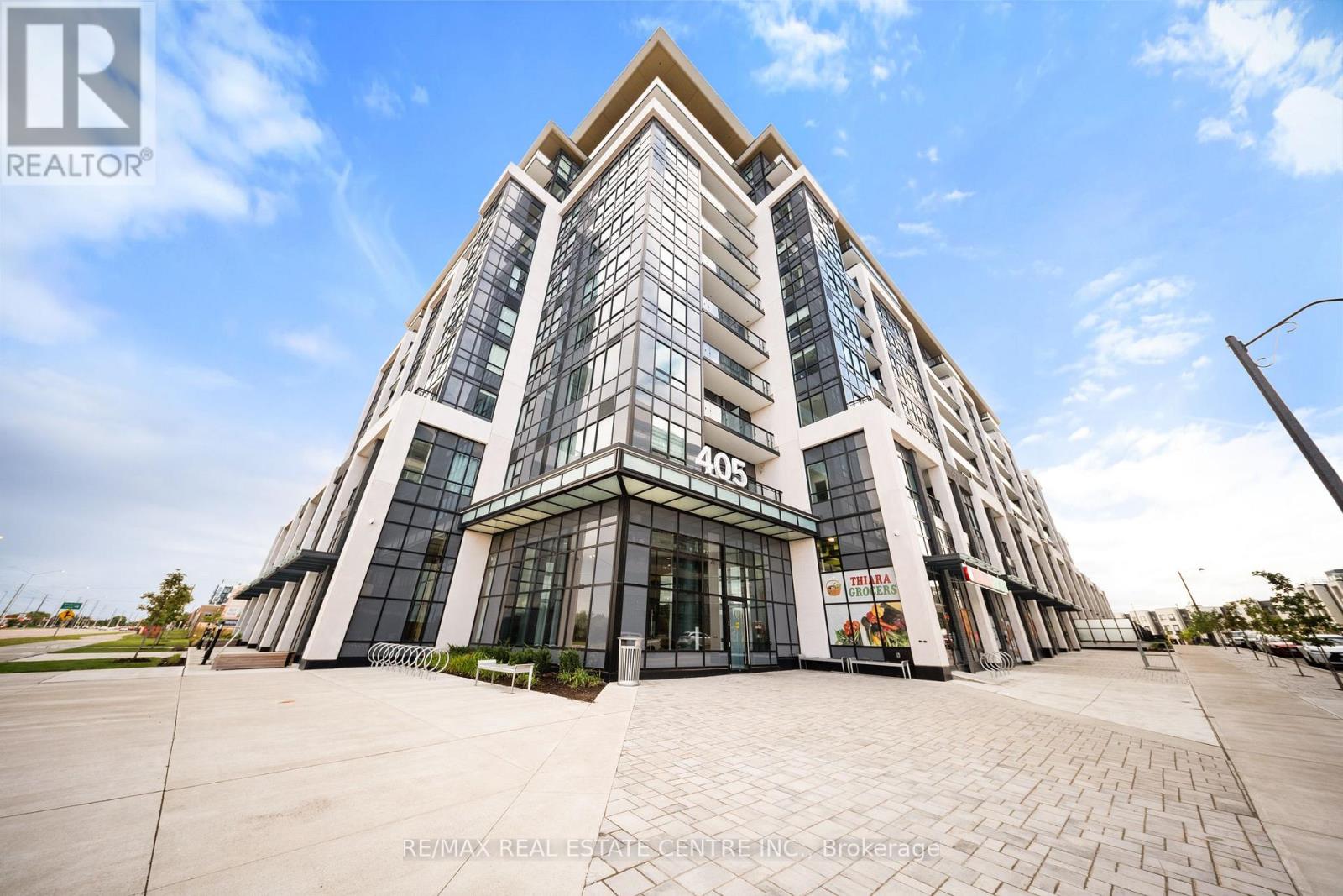 316 - 405 DUNDAS STREET W