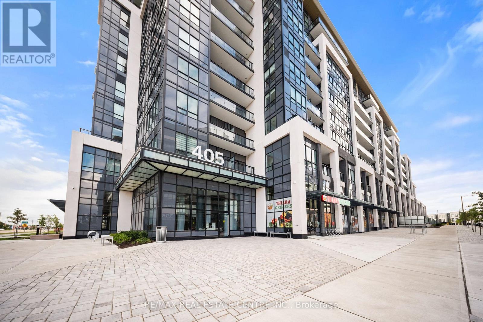 316 - 405 DUNDAS STREET W